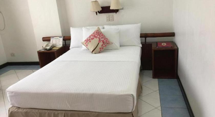 Soledad Suites Panglao Eksteriør bilde